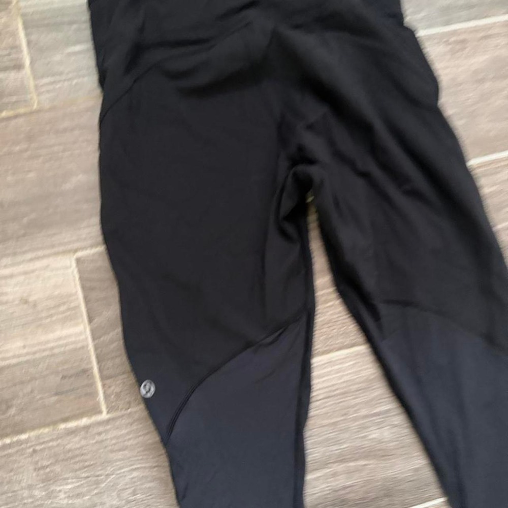 Black Lululemon Capri leggings size 6 - Picture 2 of 7